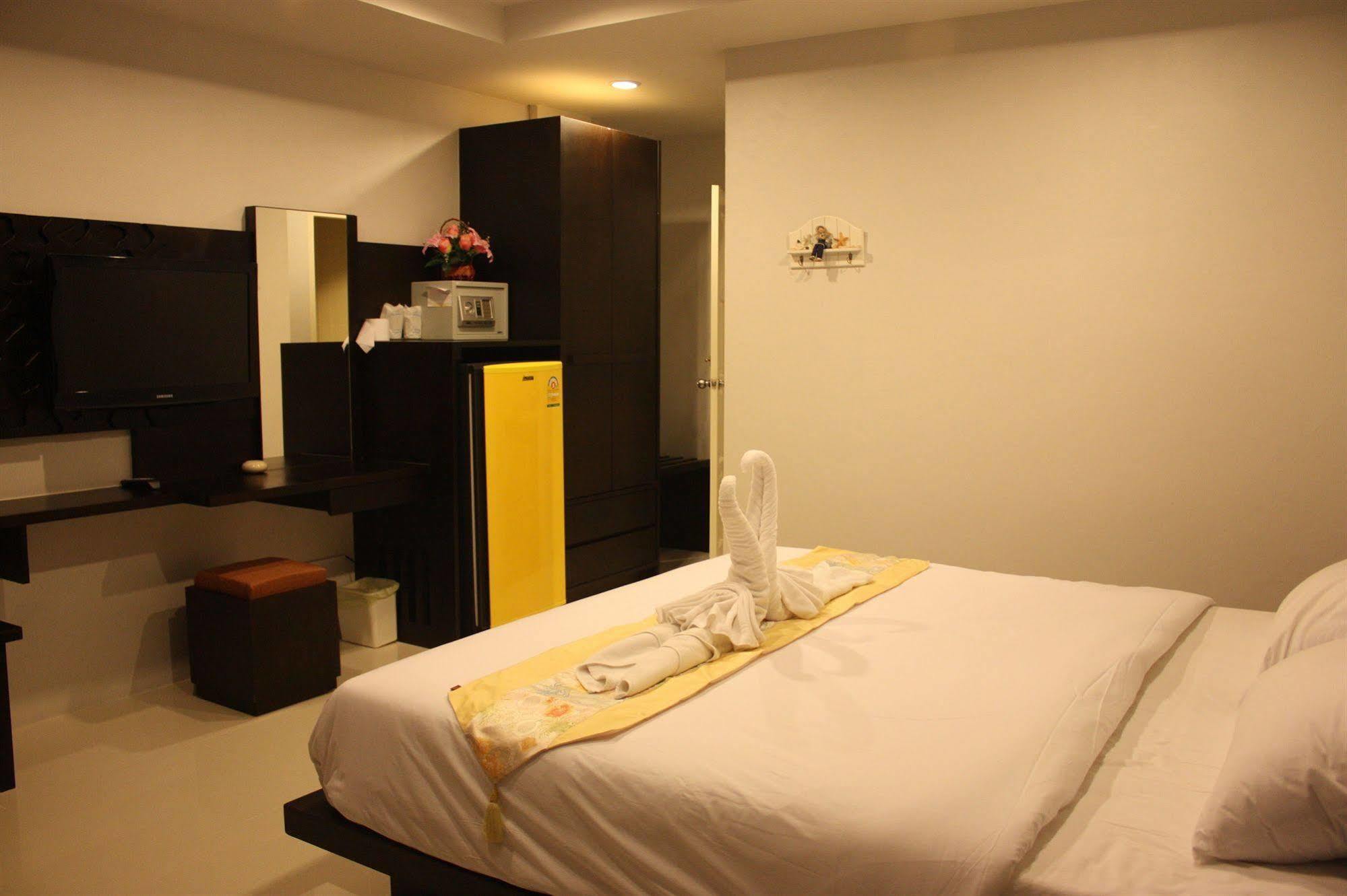 The Silk Hill Hotel Patong Exterior foto